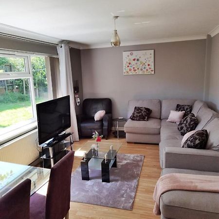 Fourth Avenue, Lovely Bungalow Available For Guests And Contractors Parking Wifi Nottingham Exterior foto