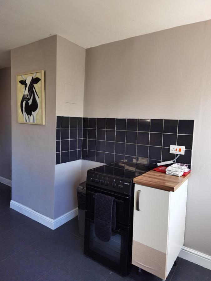 Fourth Avenue, Lovely Bungalow Available For Guests And Contractors Parking Wifi Nottingham Exterior foto