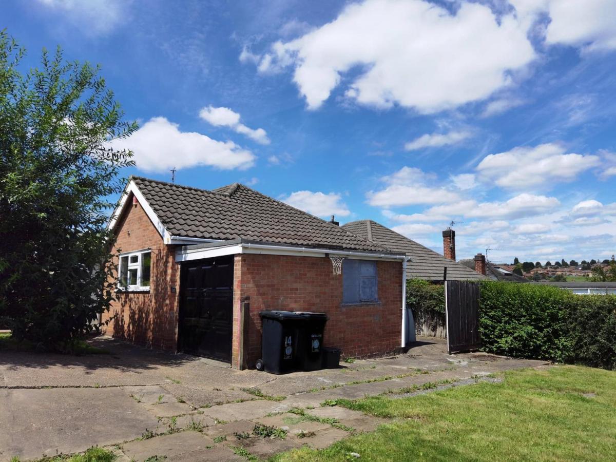 Fourth Avenue, Lovely Bungalow Available For Guests And Contractors Parking Wifi Nottingham Exterior foto
